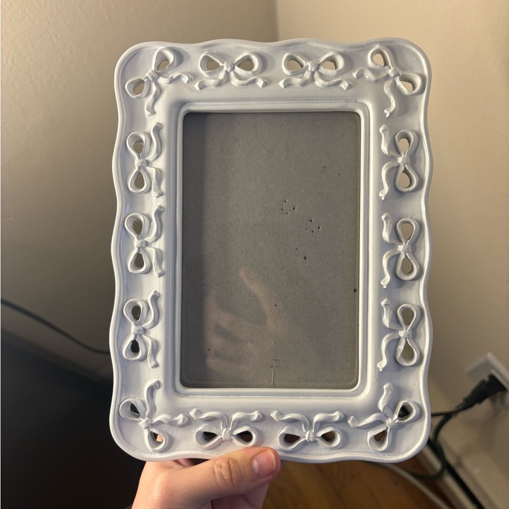 Elegant White Bow Frame